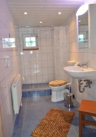 Reethaus Rosengarten Ruegen, Gegenueber Von Hiddensee Apartmán *