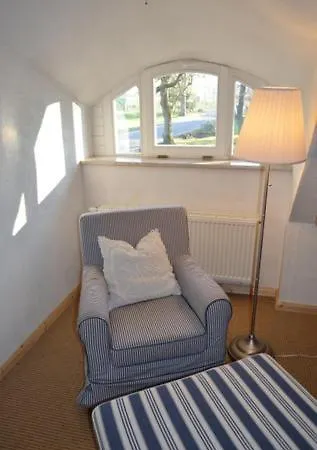 Reethaus Rosengarten Rügen, Gegenüber Von Hiddensee Apartamento Schaprode